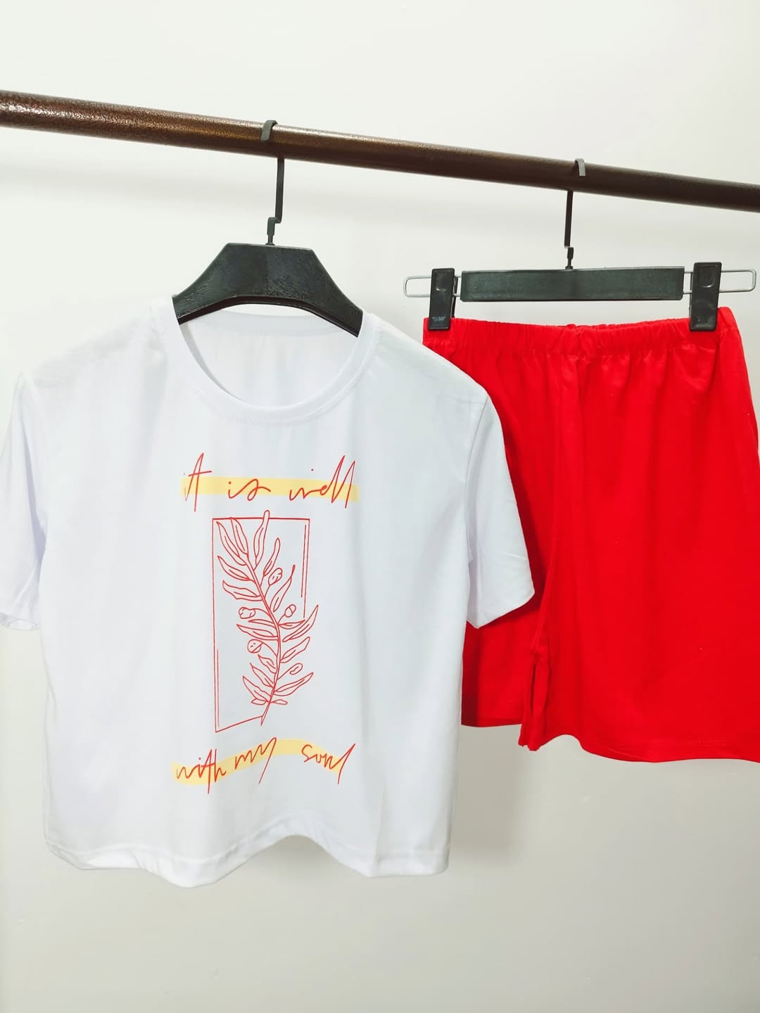 ست تیشرت و شورتک نخ پنبه سوپر زنانه آستین کوتاه فری سایز طرح برگ